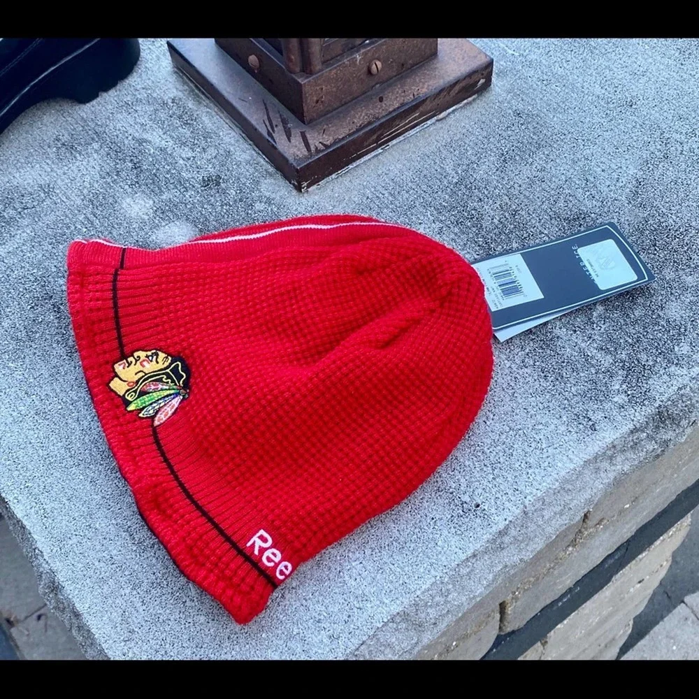 Chicago Blackhawks Hockey Girls‎ Red Reebok Reversible  Knit Hat New with Tags